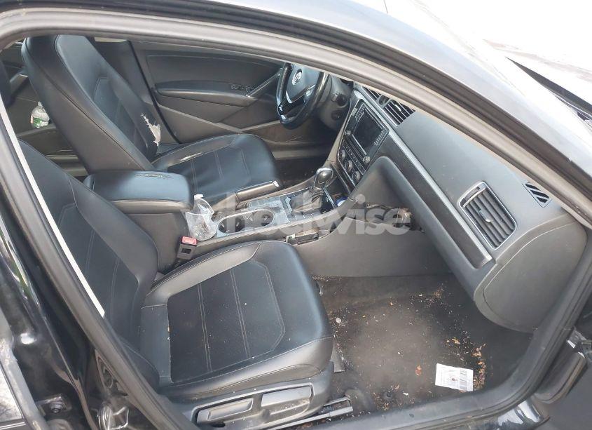 Photo 5 of 2017 Volkswagen Passat 1.8T SE (VIN 1VWBT7A30HC033721)