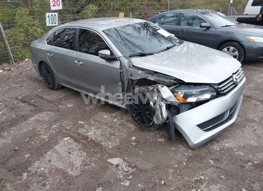 2014 Volkswagen Passat 1.8T SE (VIN 1VWBT7A31EC046814) main photo