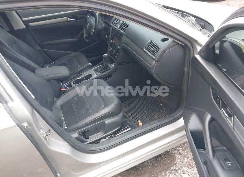 Photo 5 of 2014 Volkswagen Passat 1.8T SE (VIN 1VWBT7A31EC046814)