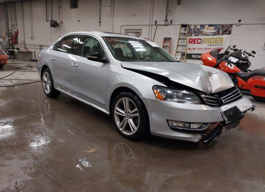 2015 Volkswagen Passat 1.8T SE (VIN 1VWBT7A31FC003804) main photo