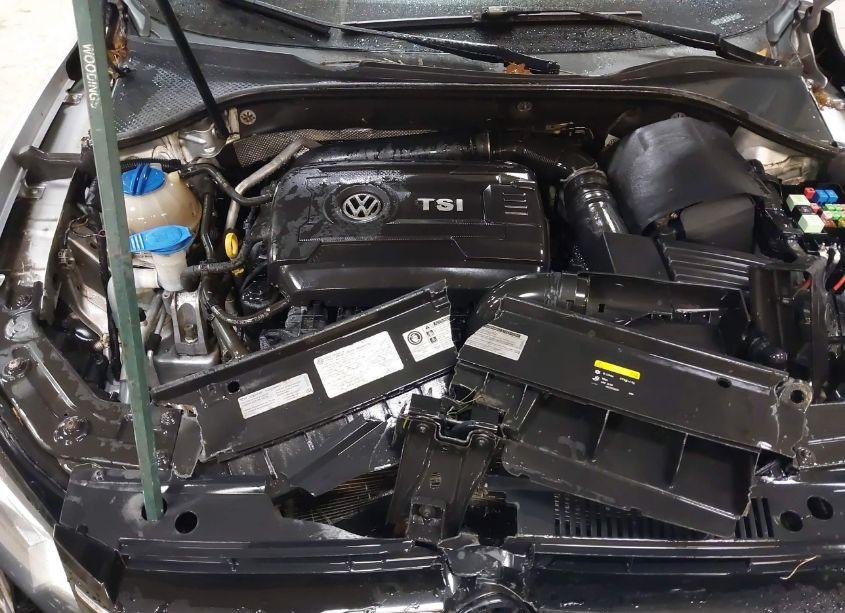 Photo 10 of 2015 Volkswagen Passat 1.8T SE (VIN 1VWBT7A31FC003804)