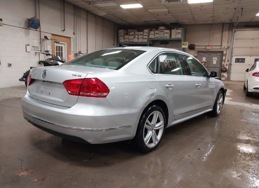 Photo 4 of 2015 Volkswagen Passat 1.8T SE (VIN 1VWBT7A31FC003804)