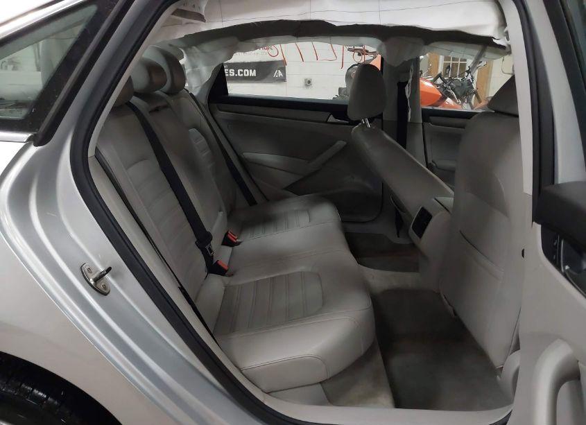 Photo 8 of 2015 Volkswagen Passat 1.8T SE (VIN 1VWBT7A31FC003804)