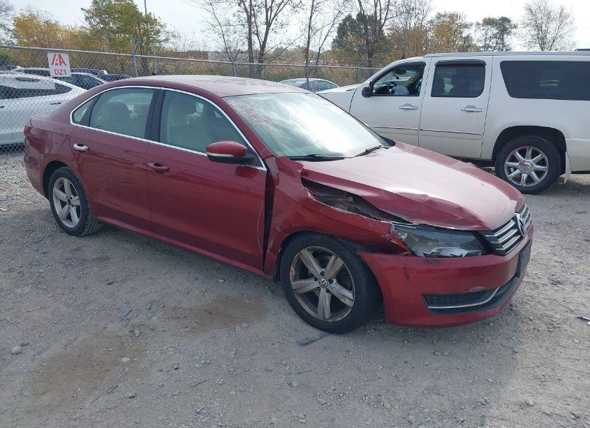 2015 Volkswagen Passat 1.8T SE (VIN 1VWBT7A31FC019274) main photo