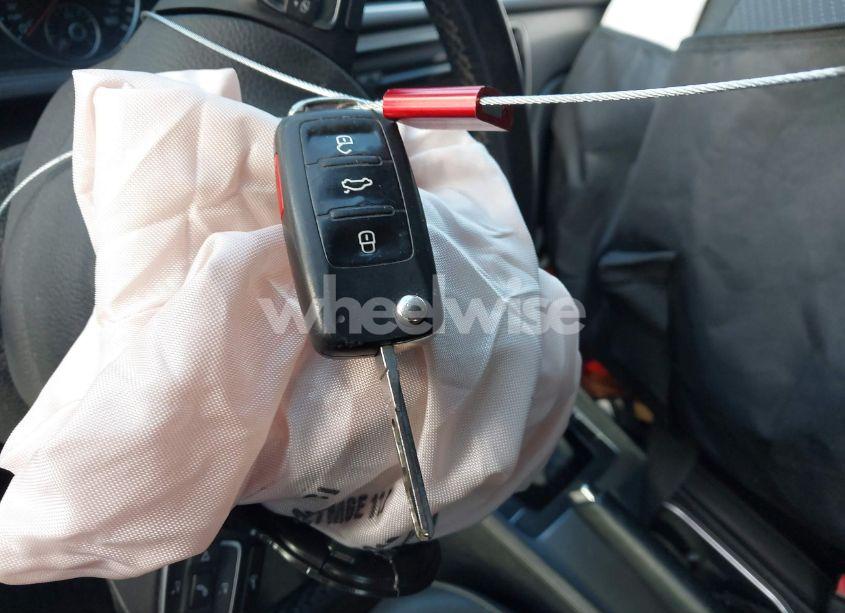 Photo 11 of 2015 Volkswagen Passat 1.8T SE (VIN 1VWBT7A31FC025642)