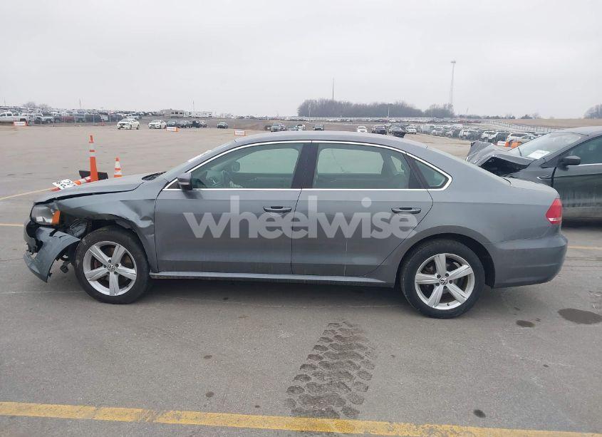 Photo 14 of 2015 Volkswagen Passat 1.8T SE (VIN 1VWBT7A31FC025642)