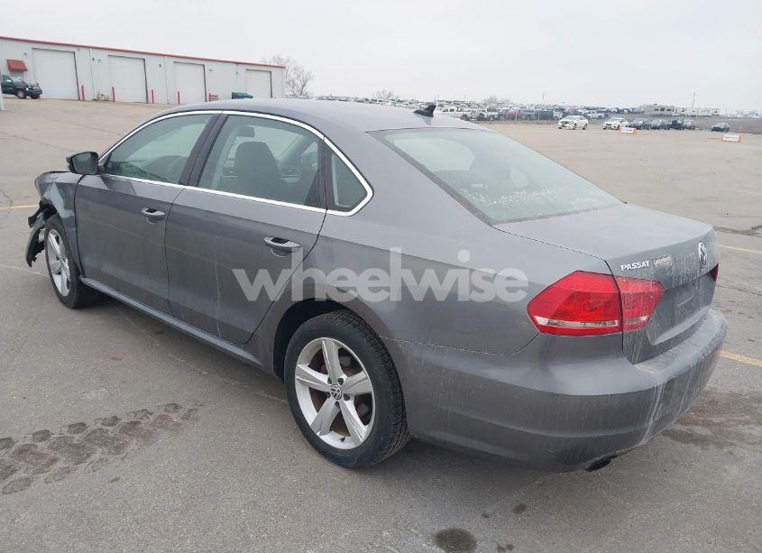 Photo 3 of 2015 Volkswagen Passat 1.8T SE (VIN 1VWBT7A31FC025642)