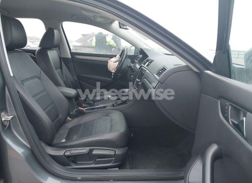 Photo 5 of 2015 Volkswagen Passat 1.8T SE (VIN 1VWBT7A31FC025642)