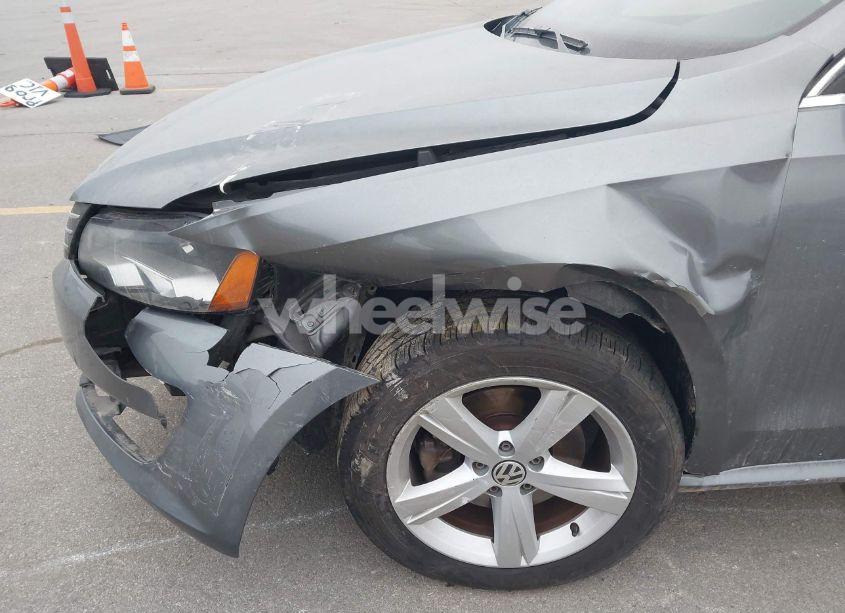 Photo 6 of 2015 Volkswagen Passat 1.8T SE (VIN 1VWBT7A31FC025642)