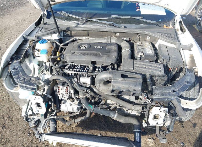 Photo 10 of 2015 Volkswagen Passat 1.8T SE (VIN 1VWBT7A31FC079121)