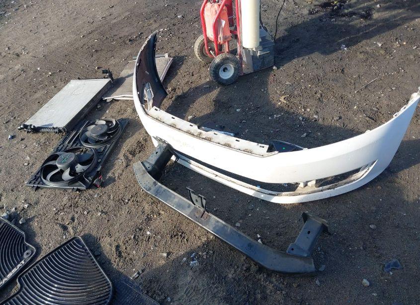 Photo 12 of 2015 Volkswagen Passat 1.8T SE (VIN 1VWBT7A31FC079121)