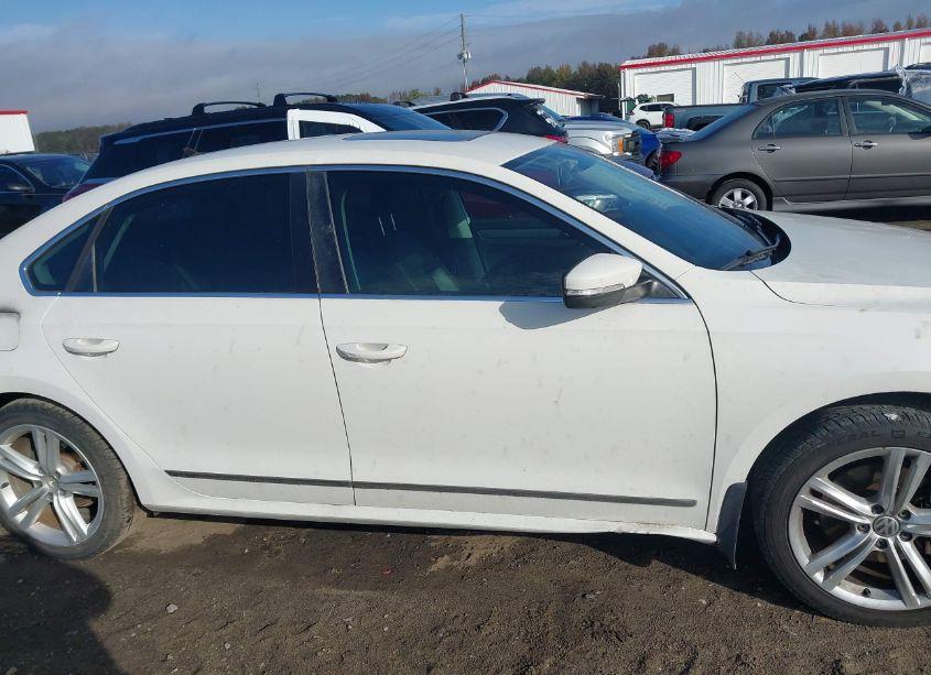 Photo 14 of 2015 Volkswagen Passat 1.8T SE (VIN 1VWBT7A31FC079121)
