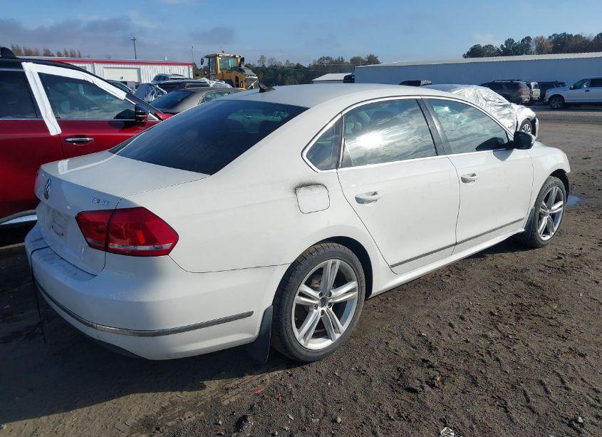 Photo 4 of 2015 Volkswagen Passat 1.8T SE (VIN 1VWBT7A31FC079121)