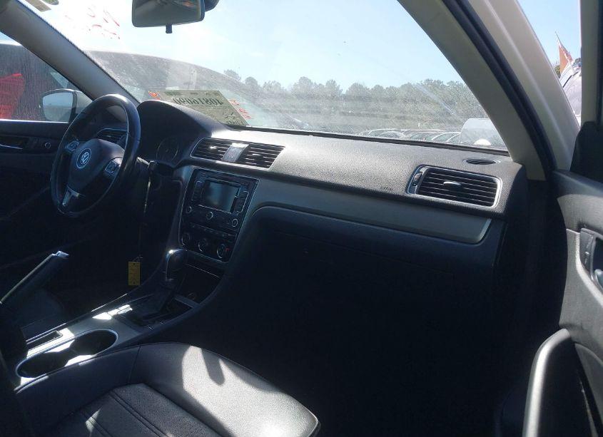 Photo 5 of 2015 Volkswagen Passat 1.8T SE (VIN 1VWBT7A31FC079121)