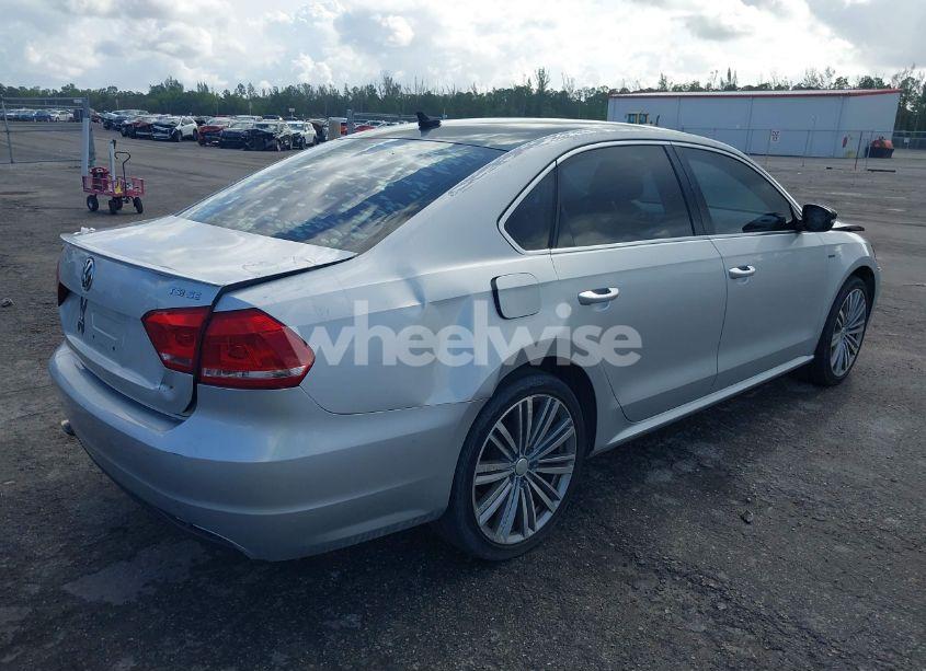 Photo 4 of 2015 Volkswagen Passat 1.8T SPORT (VIN 1VWBT7A31FC105636)