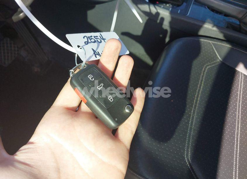 Photo 11 of 2016 Volkswagen Passat 1.8T SE (VIN 1VWBT7A31GC004291)