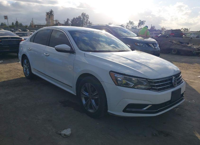 2016 Volkswagen Passat 1.8T SE (VIN 1VWBT7A31GC021334) main photo