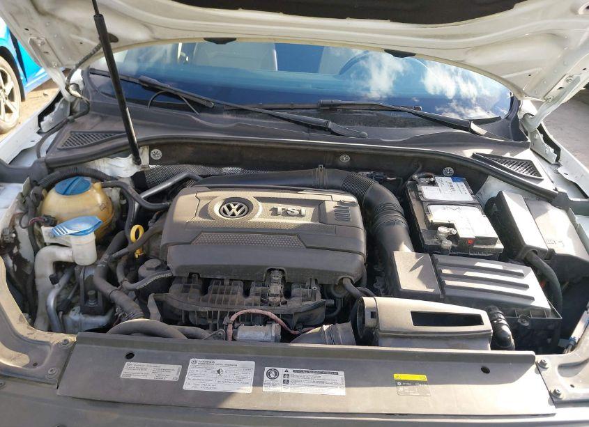 Photo 10 of 2016 Volkswagen Passat 1.8T SE (VIN 1VWBT7A31GC021334)