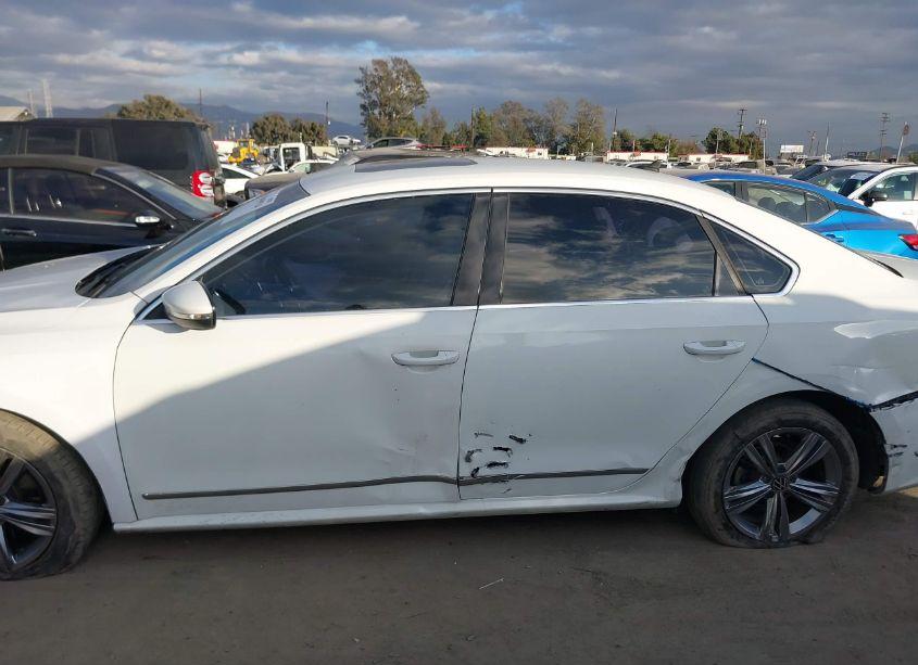 Photo 14 of 2016 Volkswagen Passat 1.8T SE (VIN 1VWBT7A31GC021334)