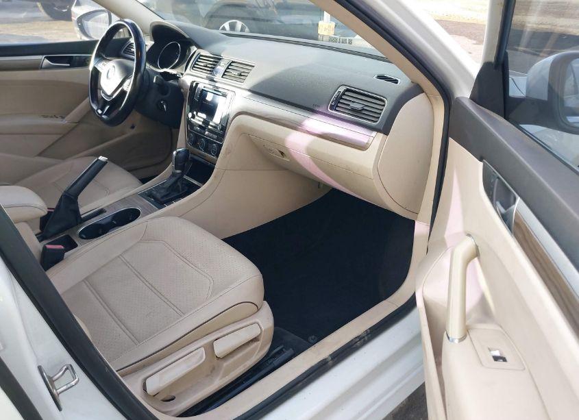 Photo 5 of 2016 Volkswagen Passat 1.8T SE (VIN 1VWBT7A31GC021334)