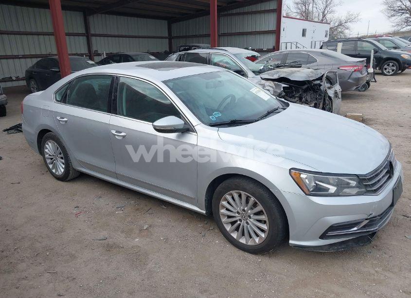 2016 Volkswagen Passat 1.8T SE (VIN 1VWBT7A31GC023780) main photo