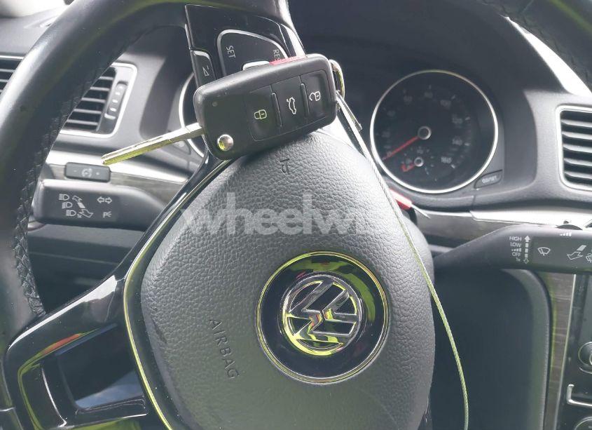 Photo 11 of 2016 Volkswagen Passat 1.8T SE (VIN 1VWBT7A31GC023780)