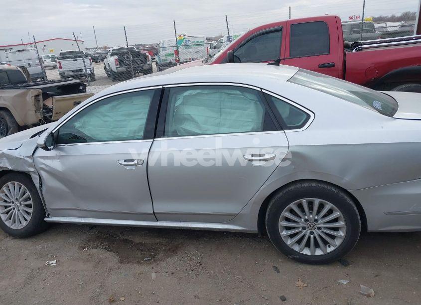 Photo 14 of 2016 Volkswagen Passat 1.8T SE (VIN 1VWBT7A31GC023780)