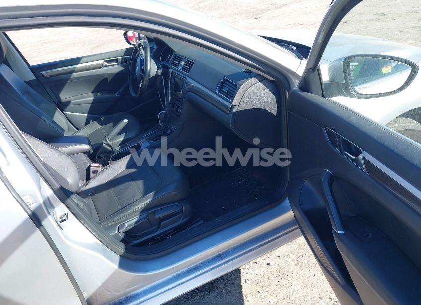 Photo 5 of 2017 Volkswagen Passat 1.8T SE (VIN 1VWBT7A31HC086072)