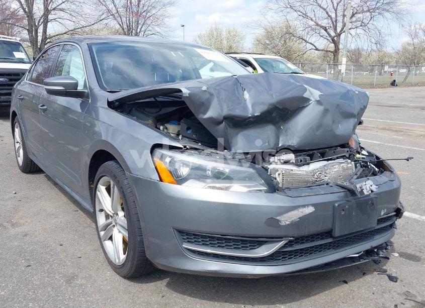 2014 Volkswagen Passat 1.8T SE (VIN 1VWBT7A32EC074542) main photo