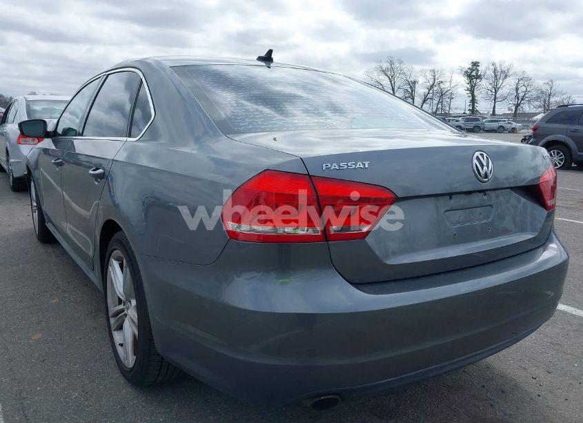 Photo 3 of 2014 Volkswagen Passat 1.8T SE (VIN 1VWBT7A32EC074542)