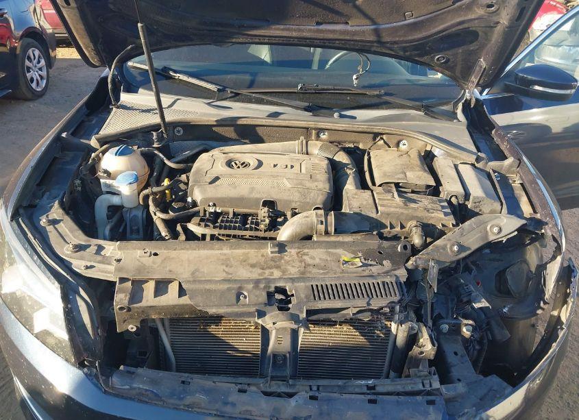 Photo 10 of 2015 Volkswagen Passat 1.8T SE (VIN 1VWBT7A32FC004816)