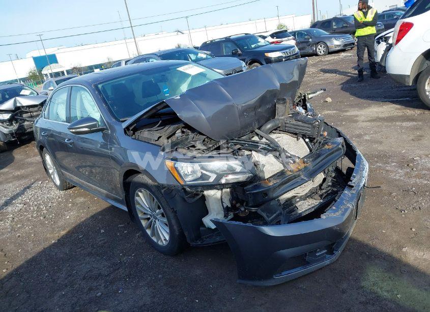 2016 Volkswagen Passat 1.8T SE (VIN 1VWBT7A32GC016577) main photo