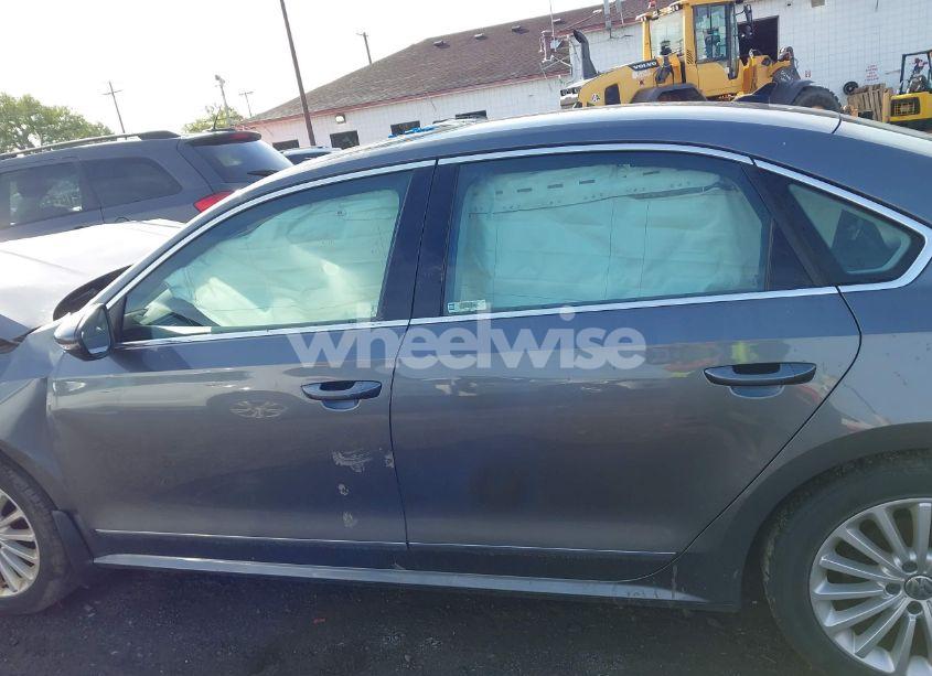 Photo 14 of 2016 Volkswagen Passat 1.8T SE (VIN 1VWBT7A32GC016577)