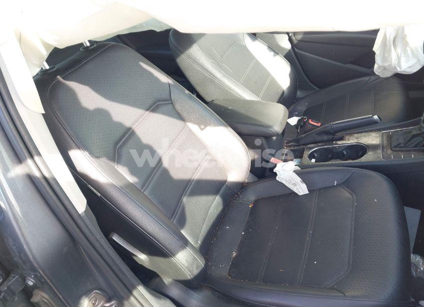 Photo 5 of 2016 Volkswagen Passat 1.8T SE (VIN 1VWBT7A32GC016577)