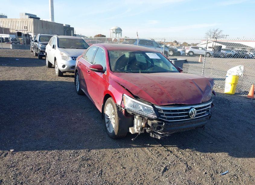 2016 Volkswagen Passat 1.8T SE (VIN 1VWBT7A32GC031953) main photo