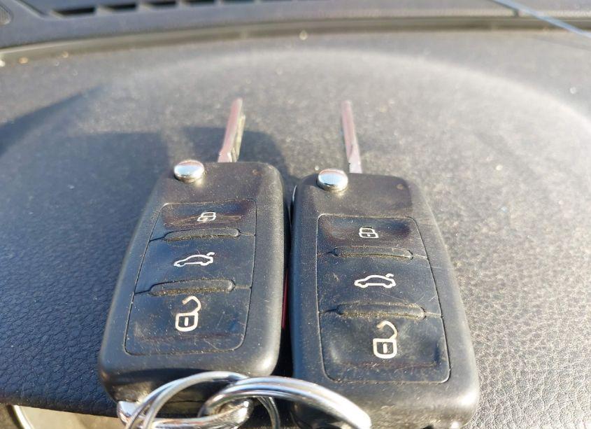 Photo 11 of 2016 Volkswagen Passat 1.8T SE (VIN 1VWBT7A32GC031953)