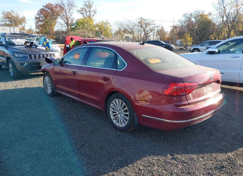 Photo 3 of 2016 Volkswagen Passat 1.8T SE (VIN 1VWBT7A32GC031953)