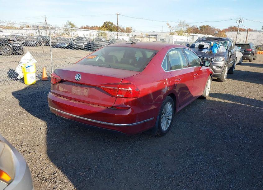 Photo 4 of 2016 Volkswagen Passat 1.8T SE (VIN 1VWBT7A32GC031953)