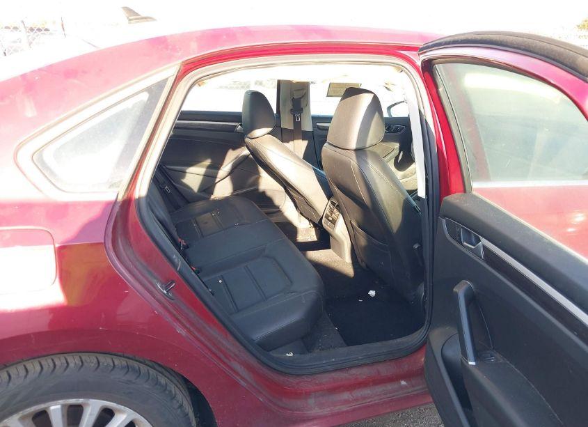 Photo 8 of 2016 Volkswagen Passat 1.8T SE (VIN 1VWBT7A32GC031953)