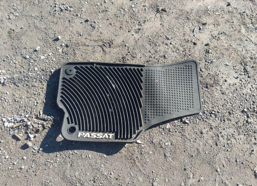 Photo 12 of 2016 Volkswagen Passat 1.8T SE (VIN 1VWBT7A32GC065729)