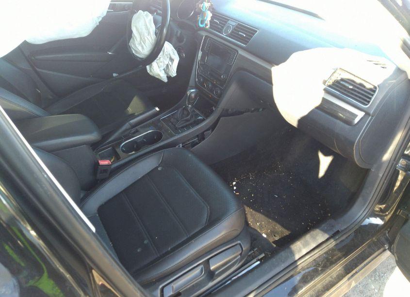 Photo 14 of 2016 Volkswagen Passat 1.8T SE (VIN 1VWBT7A32GC065729)