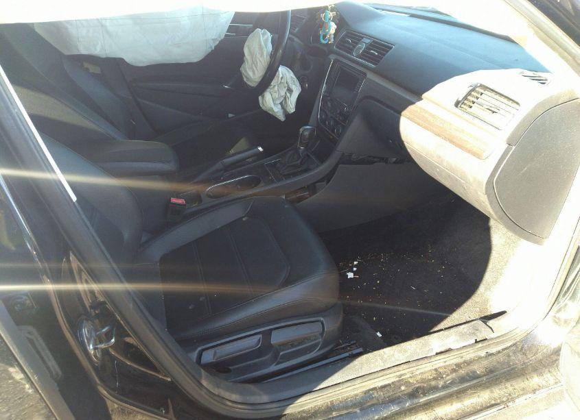 Photo 5 of 2016 Volkswagen Passat 1.8T SE (VIN 1VWBT7A32GC065729)