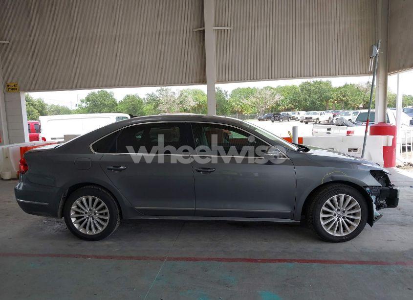 Photo 14 of 2017 Volkswagen Passat 1.8T SE (VIN 1VWBT7A32HC031209)