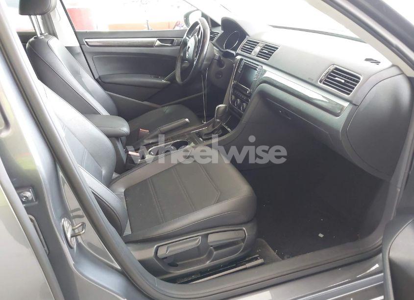 Photo 5 of 2017 Volkswagen Passat 1.8T SE (VIN 1VWBT7A32HC031209)