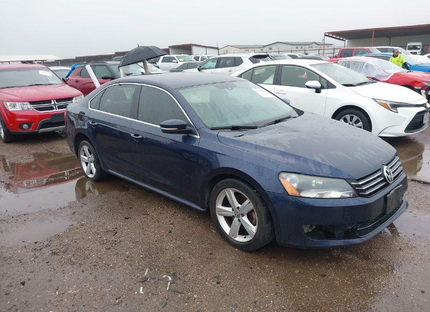 2015 Volkswagen Passat 1.8T SE (VIN 1VWBT7A33FC026503) main photo