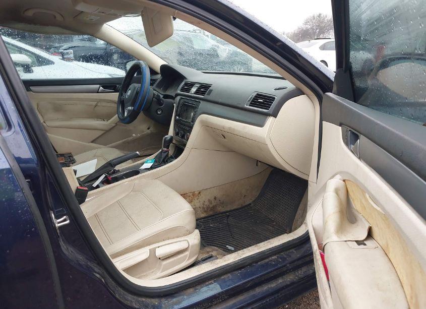 Photo 5 of 2015 Volkswagen Passat 1.8T SE (VIN 1VWBT7A33FC026503)