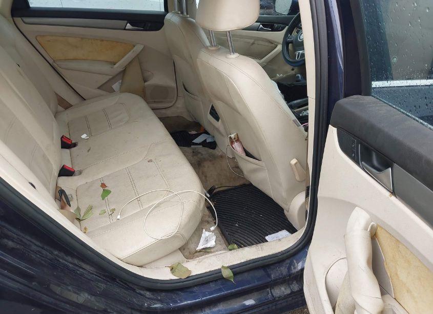 Photo 8 of 2015 Volkswagen Passat 1.8T SE (VIN 1VWBT7A33FC026503)