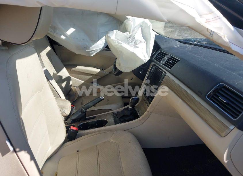 Photo 5 of 2016 Volkswagen Passat 1.8T SE (VIN 1VWBT7A33GC027734)