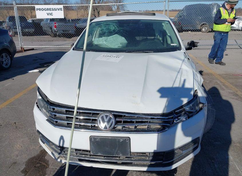 Photo 12 of 2016 Volkswagen Passat 1.8T SE (VIN 1VWBT7A33GC033288)