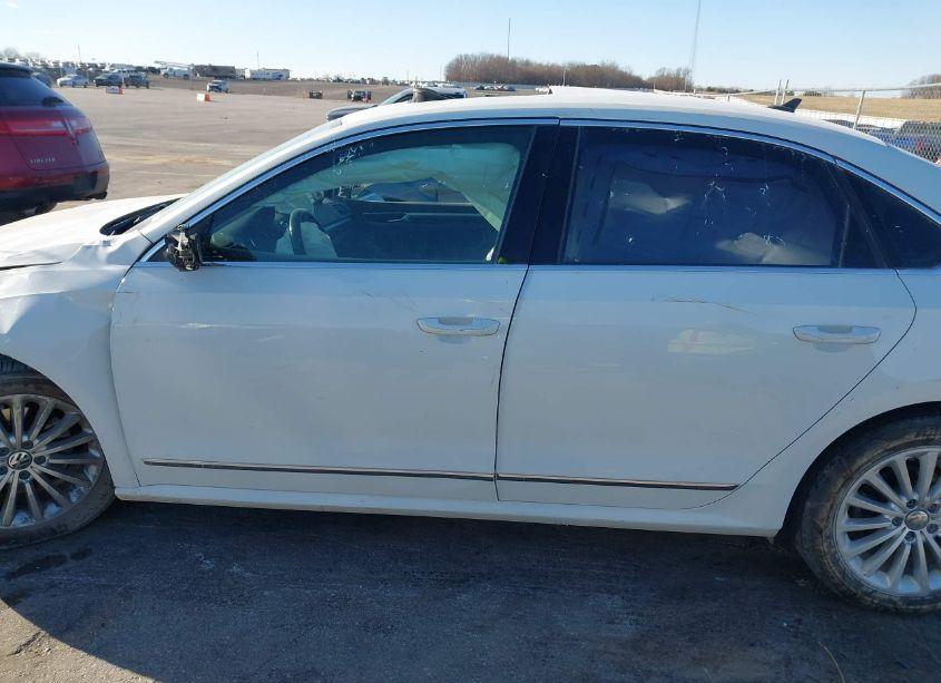 Photo 14 of 2016 Volkswagen Passat 1.8T SE (VIN 1VWBT7A33GC033288)